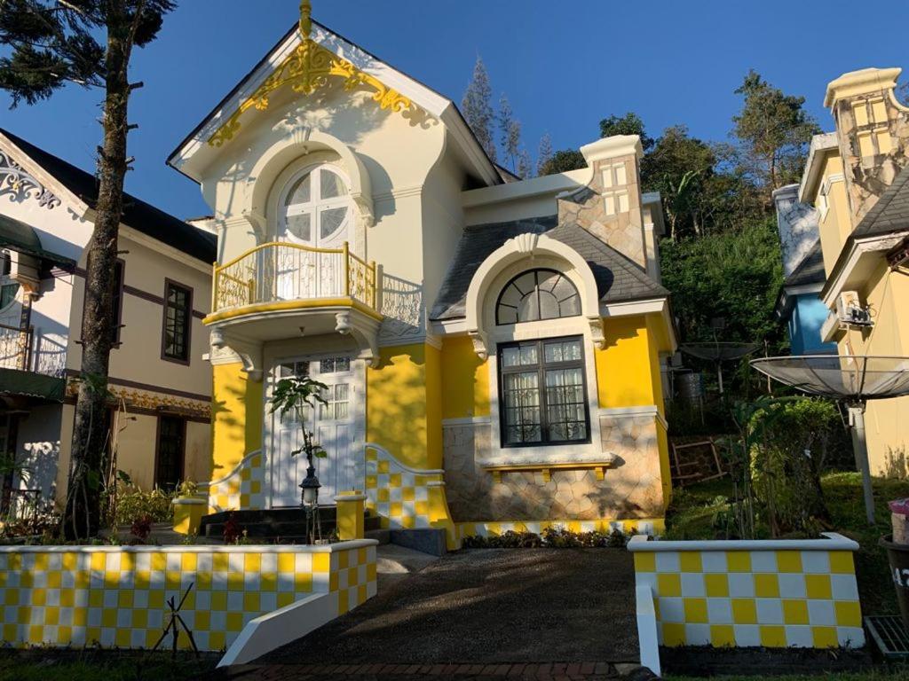 Villa Wubao Kota Bunga 3 Kamar Harga Budget Cinengangirang Exteriör bild