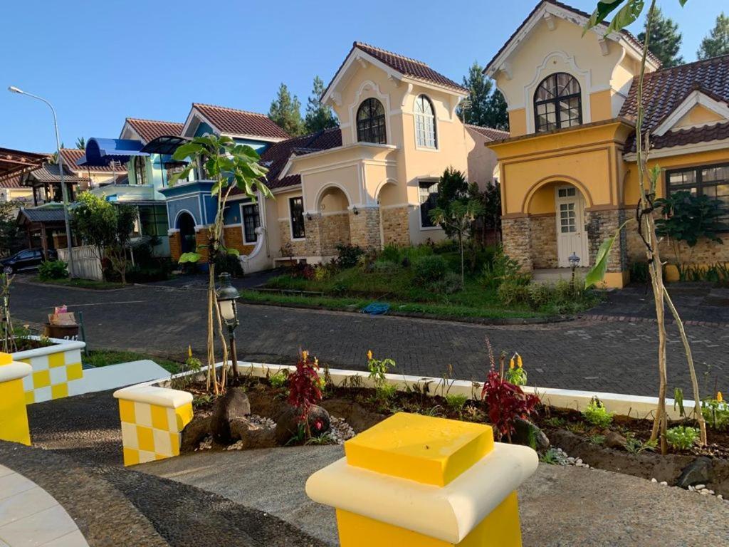 Villa Wubao Kota Bunga 3 Kamar Harga Budget Cinengangirang Exteriör bild