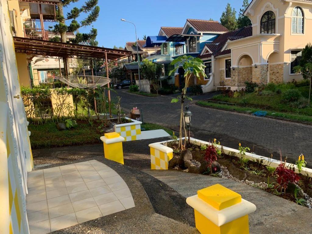 Villa Wubao Kota Bunga 3 Kamar Harga Budget Cinengangirang Exteriör bild